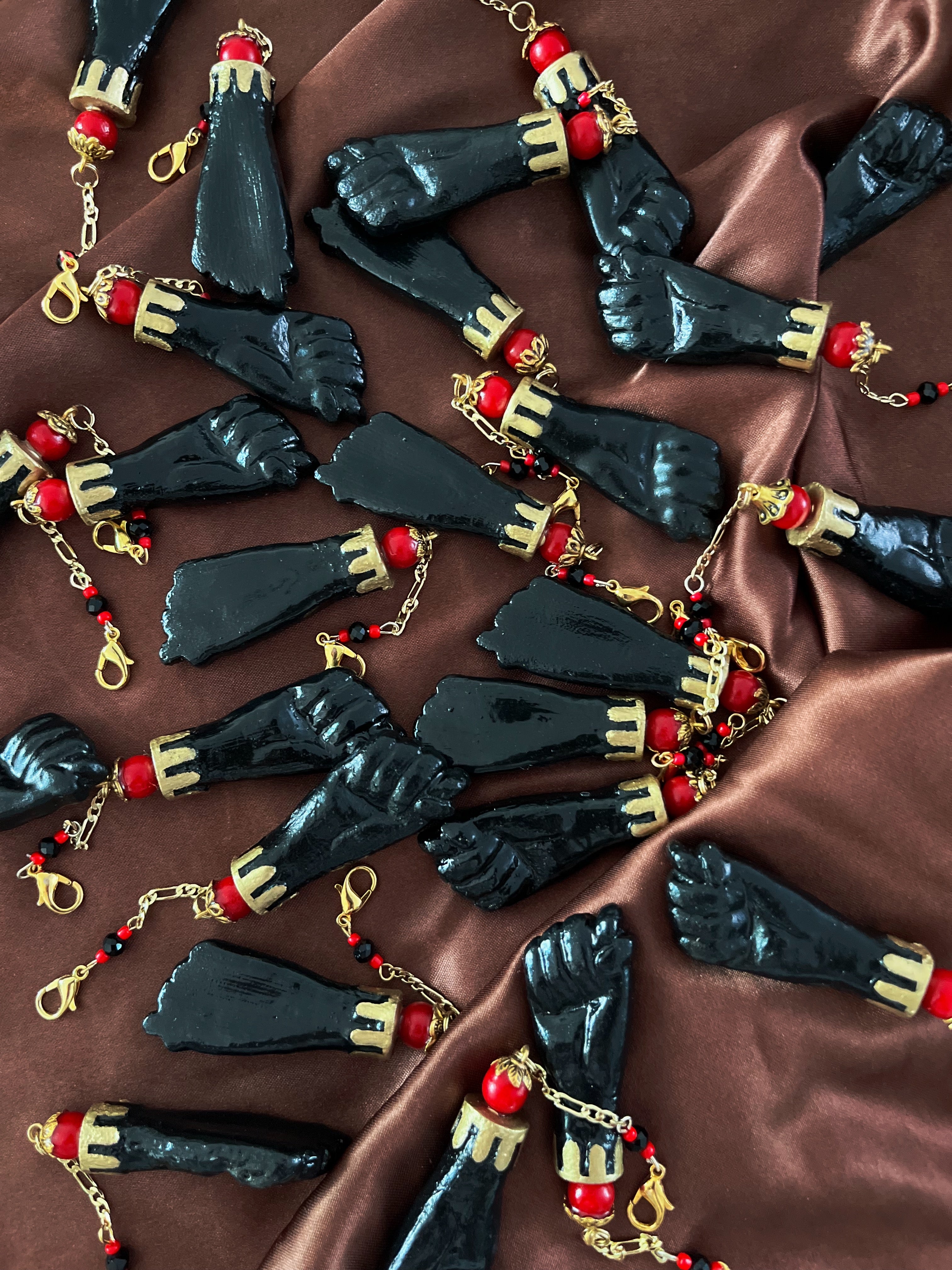 Mano De Azabache Charm